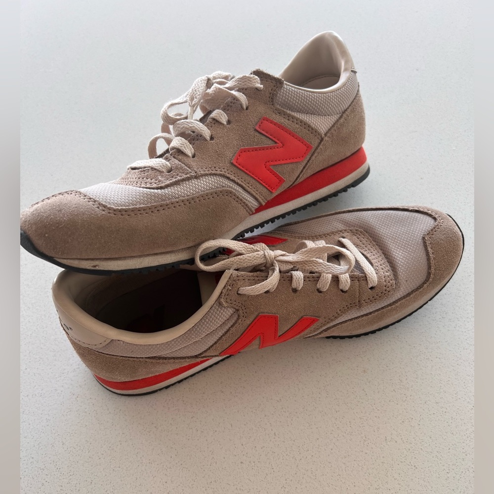 New Balance Woman Sneakers in beige/orange, size 10 US